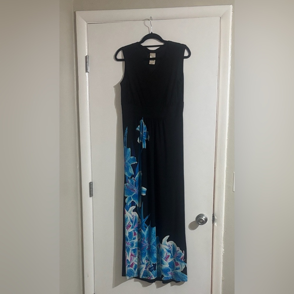 🎄 3/$15 Elegant Black and Blue Floral Maxi Dress